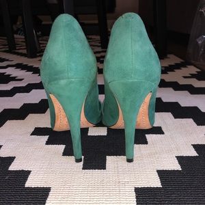 Alice + Olivia Shoes - Alice and Olivia Green Suede Pumps Alice + Olivia Shoes - Alice and Olivia Green Suede Pumps